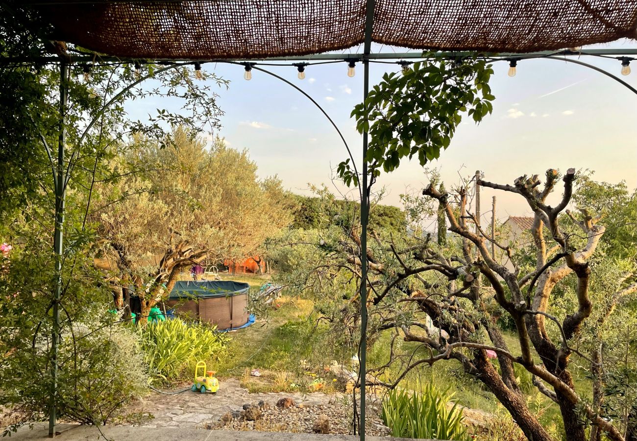 Maison à Séguret - Gite familial Les 3 cyprès avec vue et piscine